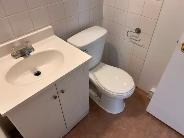 Simple 3 1/2 NDG 2nd Floor Apt N7 in Long Term Rentals in City of Montréal - Image 13