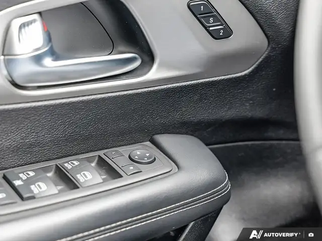2022 Chrysler Passenger Vans Pacifica Hybrid Limited in Cars & Trucks in Windsor Region - Image 18