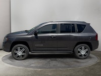 This Jeep Compass boasts a Regular Unleaded I-4 2.4 L/144 engine powering this Automatic transmissio... (image 1)