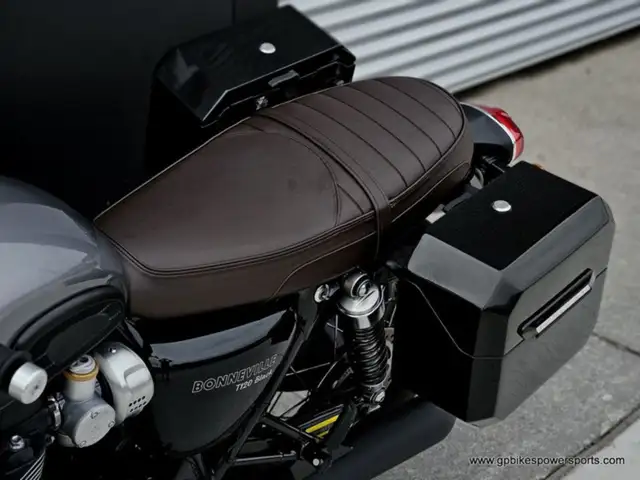 2025 Triumph Bonneville T120 Black Graphite / Matte Graphite in Street, Cruisers & Choppers in Oshawa / Durham Region - Image 18