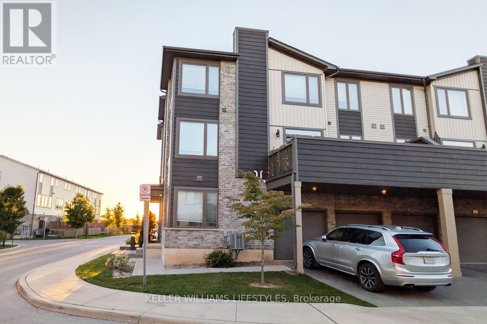 25 - 2070 MEADOWGATE BOULEVARD London South (South U), Ontario 3