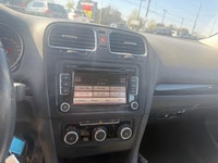 Experience the perfect blend of practicality and spirited driving with the 2010 Volkswagen Golf Wago... (image 6)