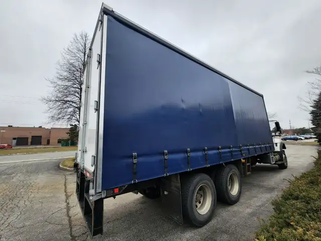 2015 International 7500 25.5' Curtain Side, Allison Auto, Tandem in Heavy Trucks in Calgary - Image 4