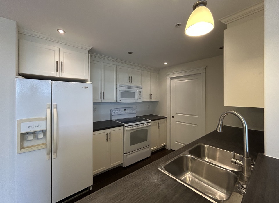 2 bedrooms/ 2 bathroom/ Panoramic View 4