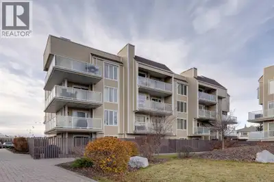Varsity - #206, 3737 42 Street NW: Incredible Value! Offering 1,127 sq ft. Welcome to this spacious...