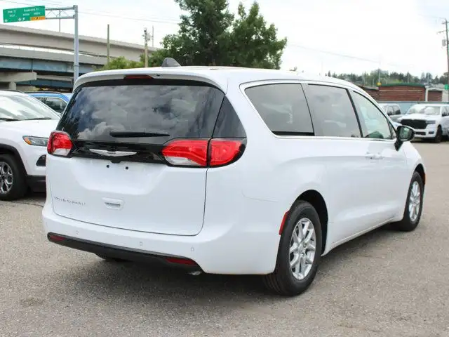 2025 Chrysler Grand Caravan SXT, Heated Leather, Lane Keep in Cars & Trucks in Calgary - Image 7