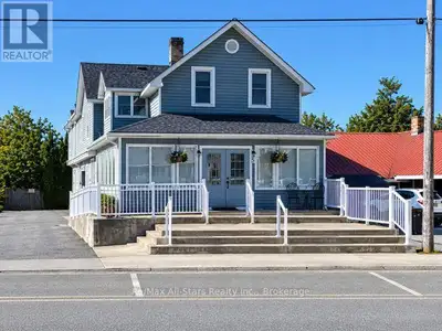 Welcome to this bright and inviting 2 bedroom, 1 bathroom apartment in the heart of Fenelon Falls. F...
