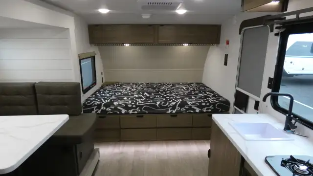 2026 FOREST RIVER SALEM 178ICE  in Travel Trailers & Campers in Regina - Image 3