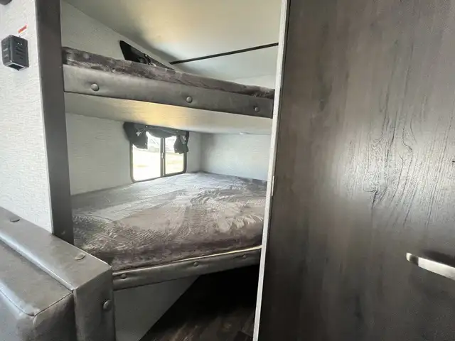 2021 KEYSTONE BULLET CROSSFIRE 2200BH21 (FINANCING AVAILABLE) in Travel Trailers & Campers in Strathcona County - Image 14