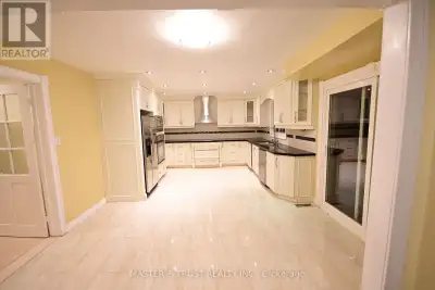 Easy Access To 401/404/DVP, Minutes To Ttc, Go Train, Bank, Restaurants, Church, Groceries, Parks. O...