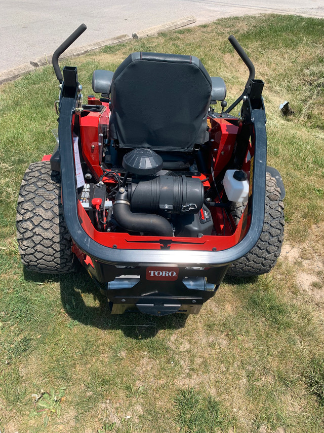 Toro 4000 60"  Zero Turn mower Model 74054 in Lawnmowers & Leaf Blowers in Stratford - Image 2