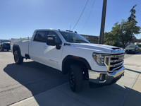 This vehicle is equipped with: 6.6L 8 Cylinder Gas Engine 4Wheel Drive Long Box Heated Steering Whee... (image 6)