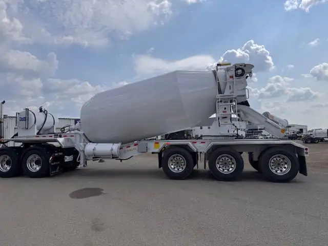 2025 Mack Anthem 64T D/C mDRIVE S40R - mixer in Heavy Trucks in Regina - Image 9