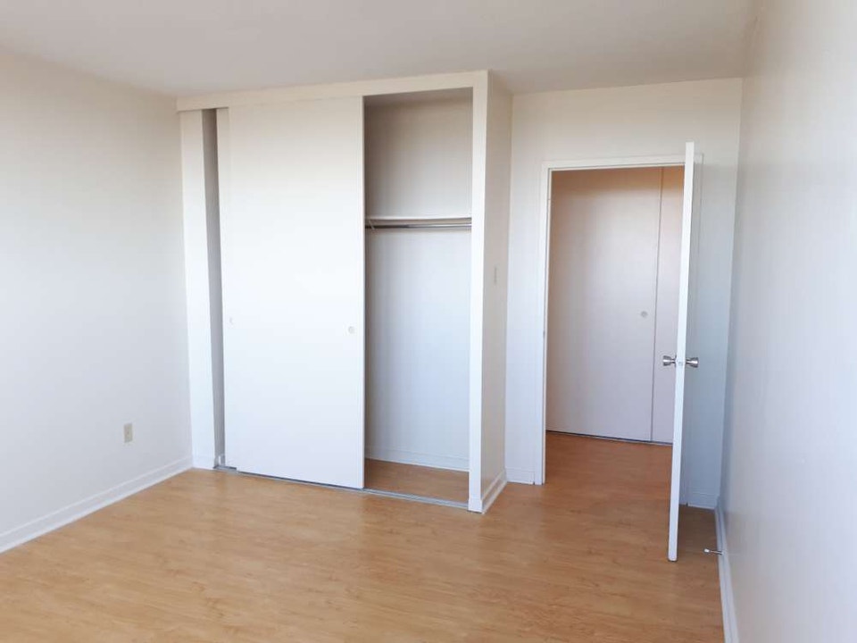 FORT HOWE- BEAUTIFUL 2BD CORNER UNIT- HEATED APARTMENT OCT 15TH 5
