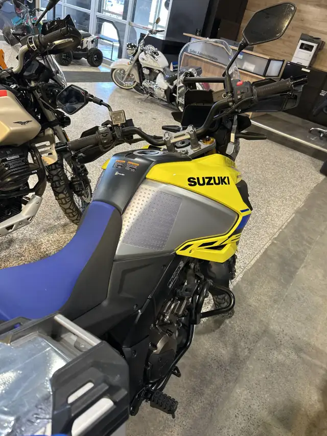 2023 Suzuki V-STROM 1050DE Champion Yellow No.2 / Metallic Mat S in Street, Cruisers & Choppers in Ottawa - Image 9