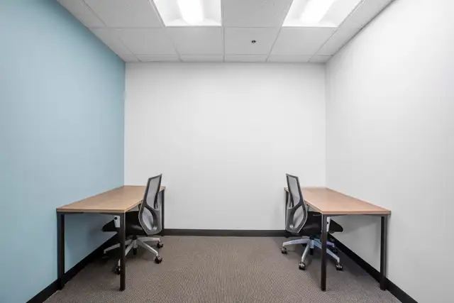 Office space for rent for 3 persons in Saint Foy Quebec in Commercial & Office Space for Rent in Québec City - Image 2