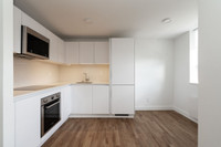 One bedroom, Jameson and Queen St W - ID 387