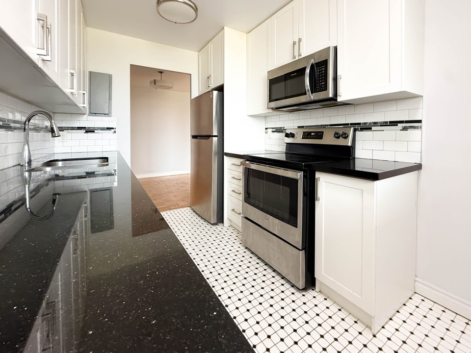 Etobicoke 2 Bedrooms Apartment for Rent - 40 Stevenson Road 3
