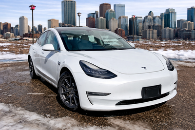 Exceptionally clean Tesla Long Range DUAL MOTOR AWD with clean CarFax https://vhr.carfax.ca/?id=6m+W...
