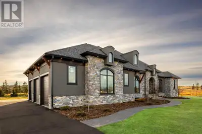OPEN HOUSE SUNDAY JULY 6TH 3PM-5PM. This brand-new bungalow in the prestigious Silverhorn community...