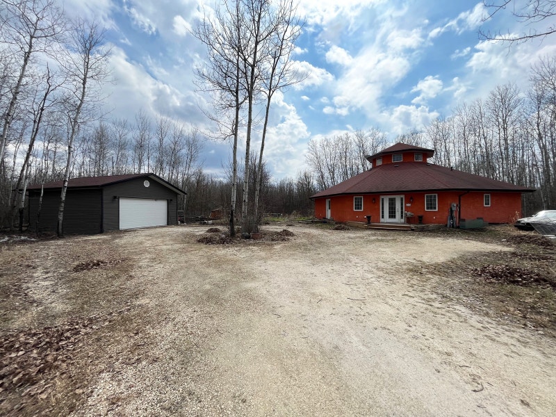 Your Country Home Awaits! 142 Saindon Drive Richer Houses for Sale