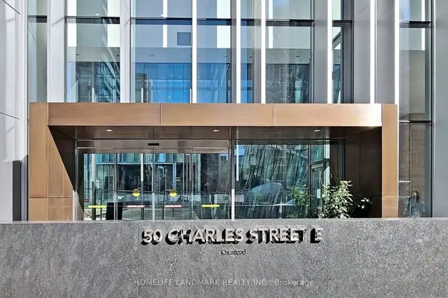 Spacious Studio in the Heart Of Downtown Toronto in Condos for Sale in City of Toronto - Image 2