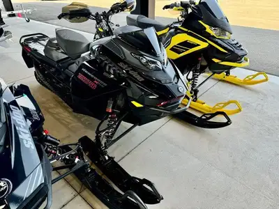 USED 2023 SKI DOO RENEGADE XRS 850 E-TECH WITH ELECTRIC START, VIP GUAGE & SMART SHOX 8,271 KM - REA...