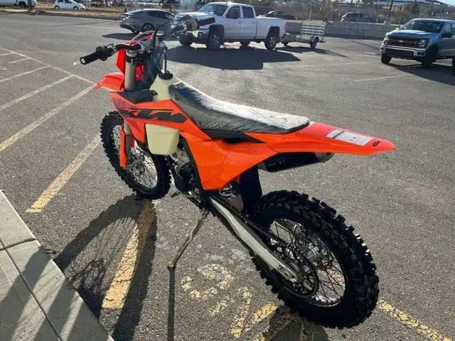 2025 KTM XC 250 F in Dirt Bikes & Motocross in Calgary - Image 7