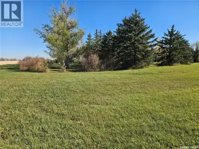 there are a few more acres seller bought the road allowance to put power to the sight he also put in...