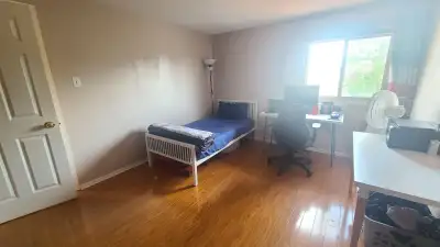 Bedroom for Rent - Steeles and Mcowan - August 1