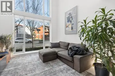 Luxury loft-style townhome at The Artemisia in the heart of Downtown Vancouver. This 2-level 1 bed +...