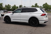 NO ACCIDENT Elevate Your Drive with the 2022 VW Tiguan Comfortline R-LINE BLACK EDITION 4Motion AWD.... (image 4)