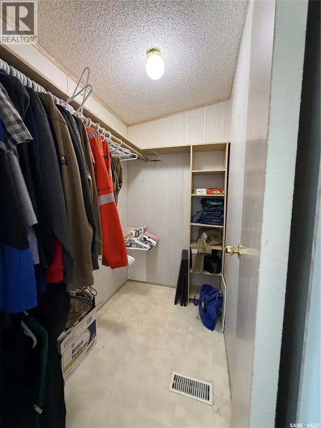 710 1st AVENUE W Kindersley, Saskatchewan in Houses for Sale in Saskatoon - Image 25