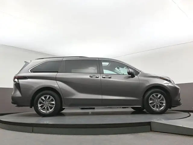 2024 Toyota Sienna XLE in Cars & Trucks in Dartmouth - Image 39