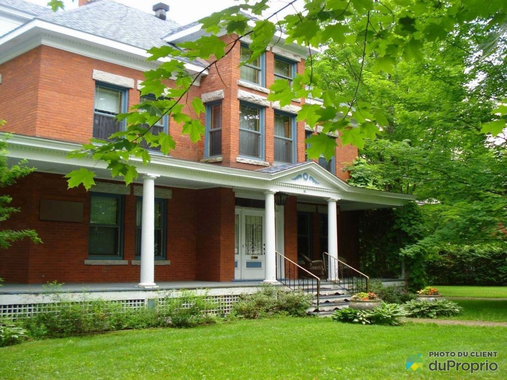 $729,000 - 3 Storey for sale in Coaticook — photo 1