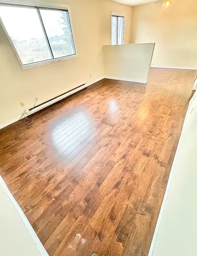 2 Bedroom Large on Northside (Open Now) - Dog & Cat Friendly