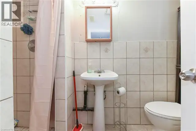 166 ELGIN Crescent Waterloo, Ontario in Long Term Rentals in Kitchener / Waterloo - Image 19