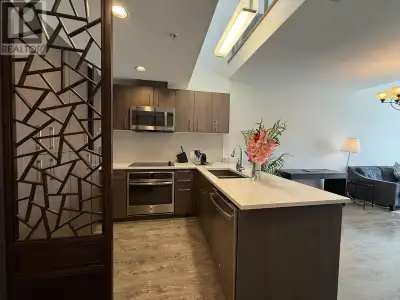 SAIL BY ADERA!! Penthouse with mountain View! 2 bedrooms + 2 bath + Den (3rd bdrm)+ parking + locker...