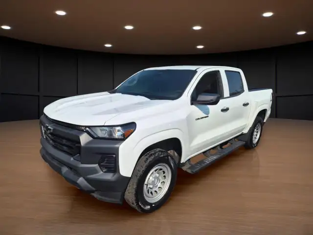 2024 Chevrolet Colorado WT Clean Carfax, 4x4, PRICED TO MOVE