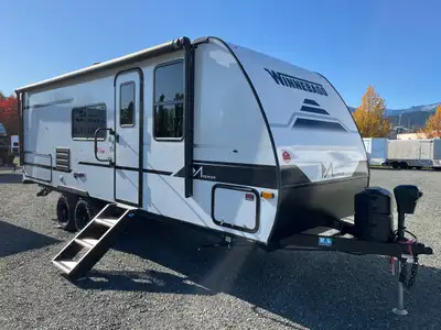 Blending smart design with spacious comfort, this 23' travel trailer is perfect for families seeking...