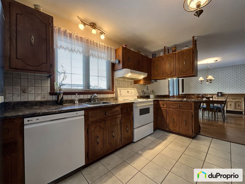 $398,000 - 2 Storey for sale in St-Jean-Chrysostome — photo 2