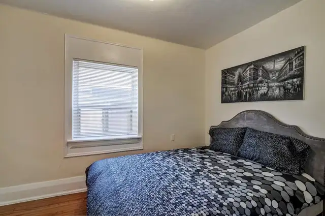 Amazing Bachelor + Den in Long Term Rentals in City of Toronto - Image 13