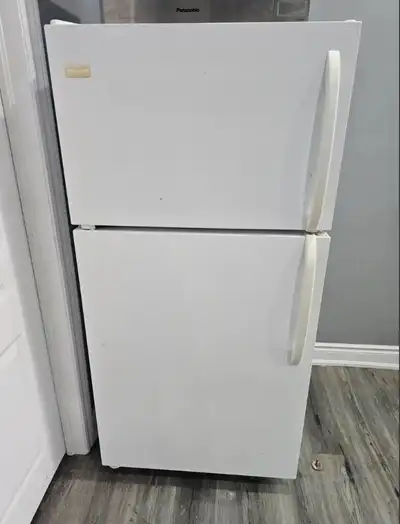 Frigidaire 28" White Top Freezer Bottom Fridge Refrigerator in R, View more