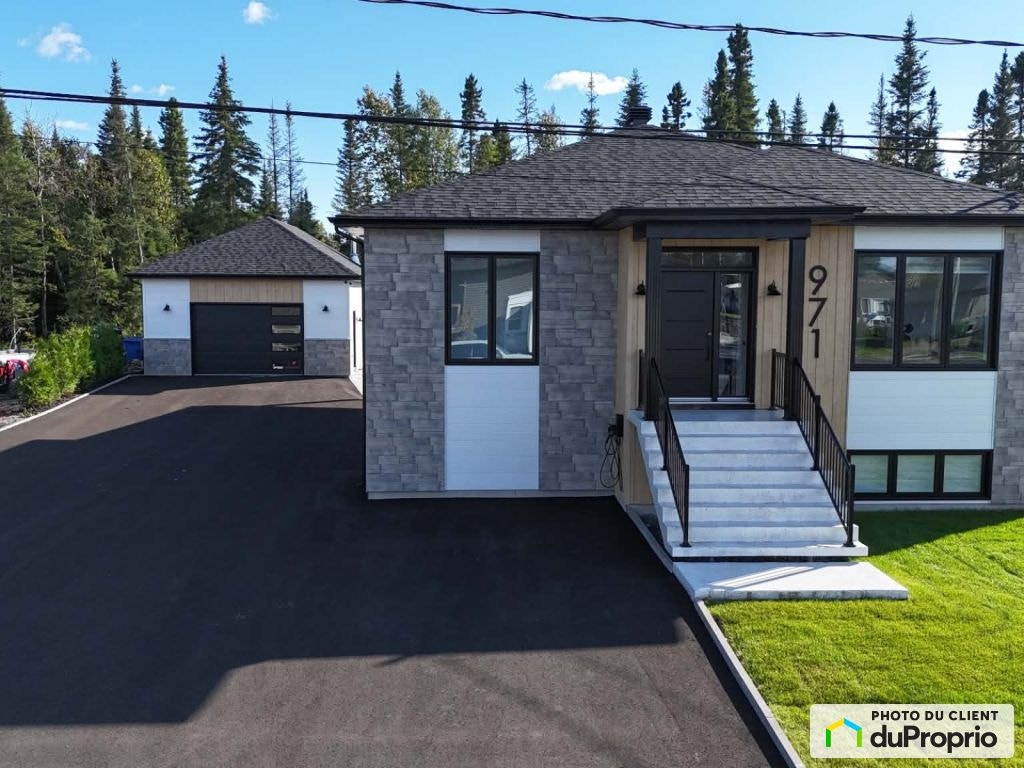 $739,000 - Bungalow for sale in St-Honore-De-Chicoutimi — photo 1