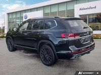 This Volkswagen Atlas delivers a Regular Unleaded V-6 3.6 L/220 engine powering this Automatic trans... (image 2)