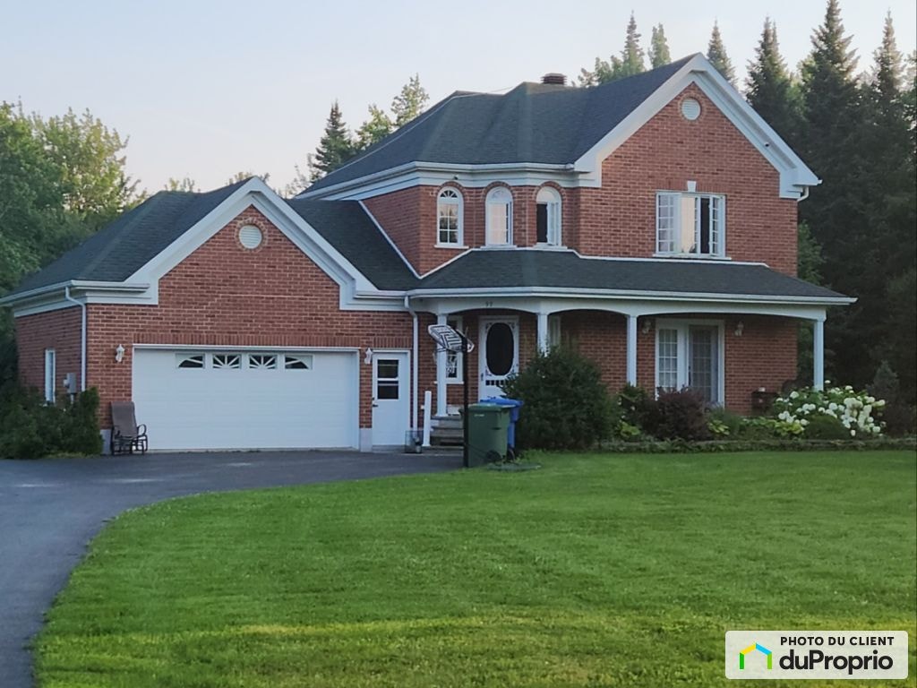 $530,000 - 3 Storey for sale in La Patrie — photo 1