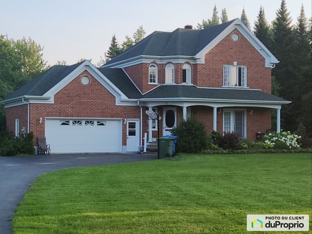 $530,000 - 3 Storey for sale in La Patrie — photo 1