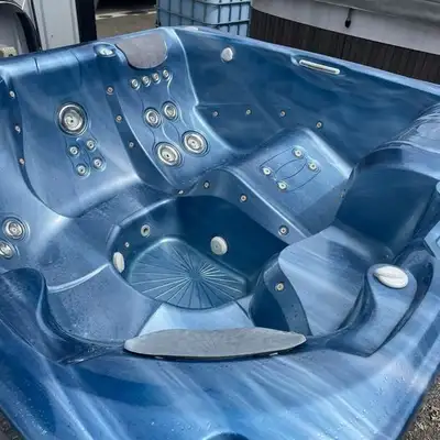 Hot Springs Spa 84″x84″x37″ ✅ 41 Jets ✅ 2 Jet Pumps 1 Circ ✅ 5-6 Man Tub ✅ 220 V ✅ $5200.00 (does no...