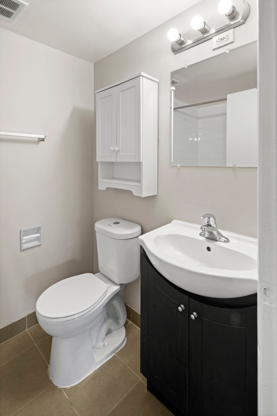 59 Ridout - Bachelor Apartment for Rent 3