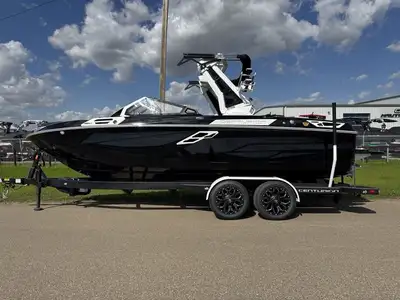Welcome to Wizard Lake Marine - Calmar! Boat: CENTURION Ri230 2026 Centurion Ri230